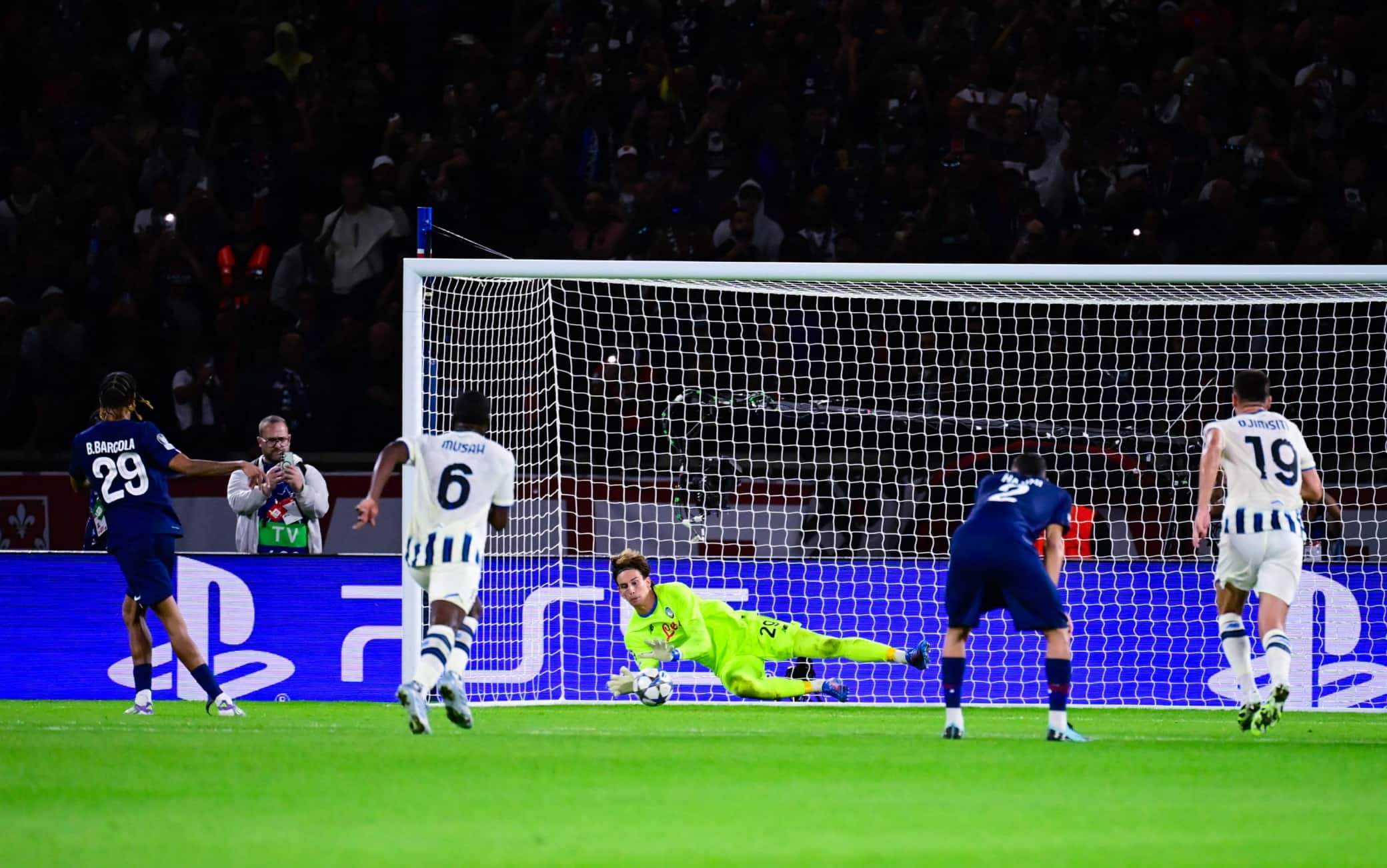 Carnesecchi para rigore a Barcola