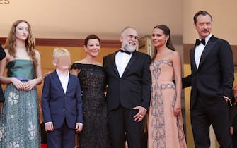 CANNES, FRANCE - MAY 21: (L-R) Junia Rees, a guest, Gabrielle Tana, director Karim Aïnouz, Alicia Vikander, and Jude Law attend the "Firebrand (Le Jeu De La Reine)" red carpet during the 76th annual Cannes film festival at Palais des Festivals on May 21, 2023 in Cannes, France. (Photo by Pascal Le Segretain/Getty Images)