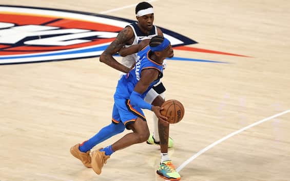 https://static.sky.it/editorialimages/20890e3ef0492b7824d2481d639429b39a78dd2d/skysport/it/nba/video/2025/05/23/nba-mcdaniels-flagrant-sga-video/mcdaniels_shai.jpg?im=Resize,width=565