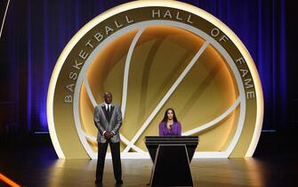 Michael Jordan e Vanessa Bryant alla cerimonia per l'ingresso nella Hall of Fame di Kobe Bryant