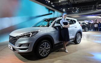 epa08208698 A model stands near a Hyundai TUCSON car during the India Auto Expo 2020 in Greater Noida, India, 10 February 2020. Auto Expo 2020 is running between 07 to 12 February.  EPA/HARISH TYAGI
