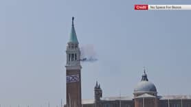 Venezia, protesta contro nozze Jeff Bezos: spunta striscion