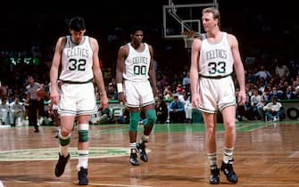 BOSTON, MA - 1992: Kevin McHale #32, Robert Parish #00, and Larry Bird #33 stand on the court during a game played in 1992 at the Boston Garden in Boston, Massachusetts. NOTE TO USER: User expressly acknowledges and agrees that, by downloading and/or using this Photograph, user is consenting to the terms and conditions of the Getty Images License Agreement. Mandatory Copyright Notice: Copyright 1992 NBAE (Photo by Dick Raphael/NBAE via Getty Images)