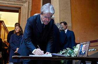 Il commissario Europeo, Paolo Gentiloni, durante la camera ardente diellÕex presidente della Repubblica Giorgio Napolitano in Senato, Roma, 24 settembre 2023. ANSA/RICCARDO ANTIMIANI