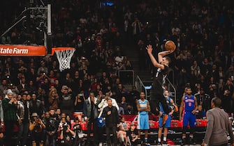 TORONTO, CANADA - FEBRUARY 13:  Zach LaVine #8 of the Minnesota Timberwolves dunks the ball during the Verizon Slam Dunk Contest during State Farm All-Star Saturday Night as part of the 2016 NBA All-Star Weekend on February 13, 2016 at the Air Canada Centre in Toronto, Ontario, Canada. NOTE TO USER: User expressly acknowledges and agrees that, by downloading and/or using this photograph, user is consenting to the terms and conditions of the Getty Images License Agreement. Mandatory Copyright Notice: Copyright 2016 NBAE (Photo by Charlie Lindsay/NBAE via Getty Images)