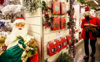 Previsto un Nuovo DPCM per Natale: prime decorazioni natalizie nei negozi a Roma