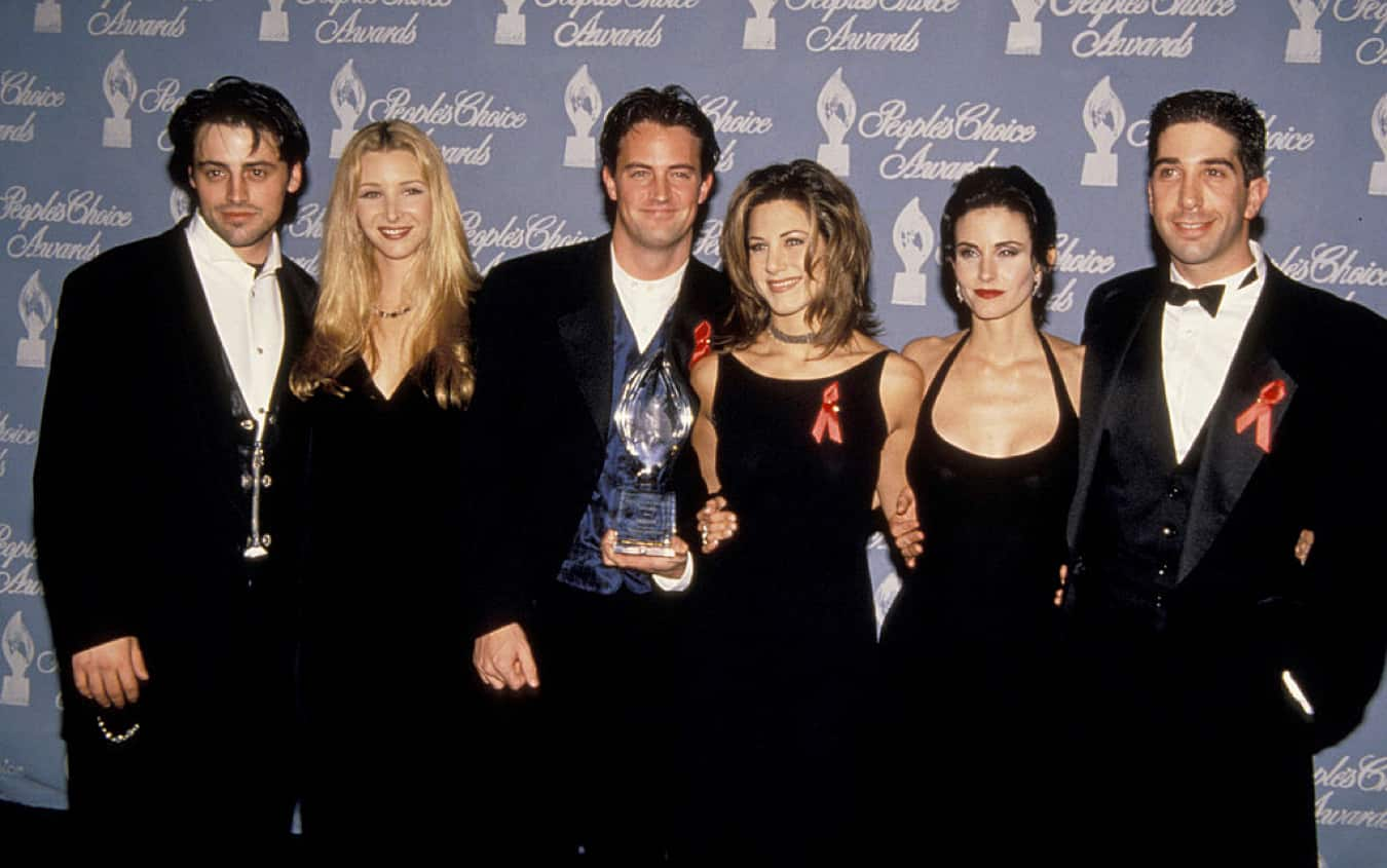 Matthew Perry, il dolore del cast di Friends: 'Siamo devastati, siamo una  famiglia' I Sky TG24