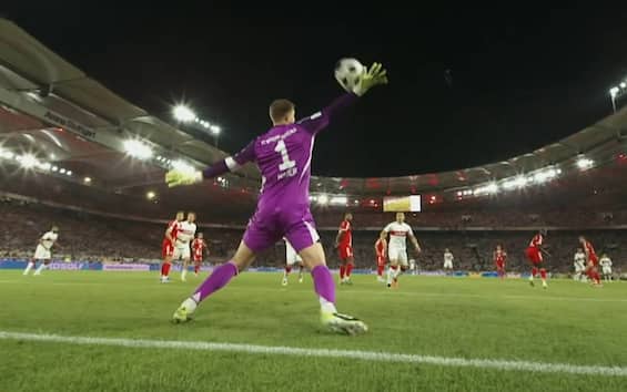 https://static.sky.it/editorialimages/2198592508e88449d302f2738b6d56e345c49895/skysport/it/calcio/bundesliga/video/2025/08/17/neuer-parata-bayern-stoccarda-1029642/sky_sport_neuer_bayern.jpg?im=Resize,width=565