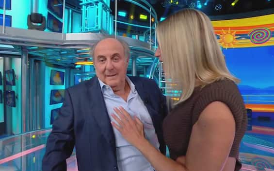 Gerry Scotti sorride