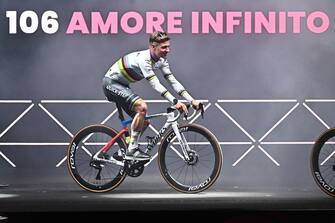Remco Evenepoel rider of Soudal-QuickStep during the team presentation for the 2023 Giro d'Italia cycling race in Pescara, Italy, 04 May 2023. The 106rd edition of the Giro d'Italia will take place from 06 through 28 May 2023.
ANSA/LUCA ZENNARO