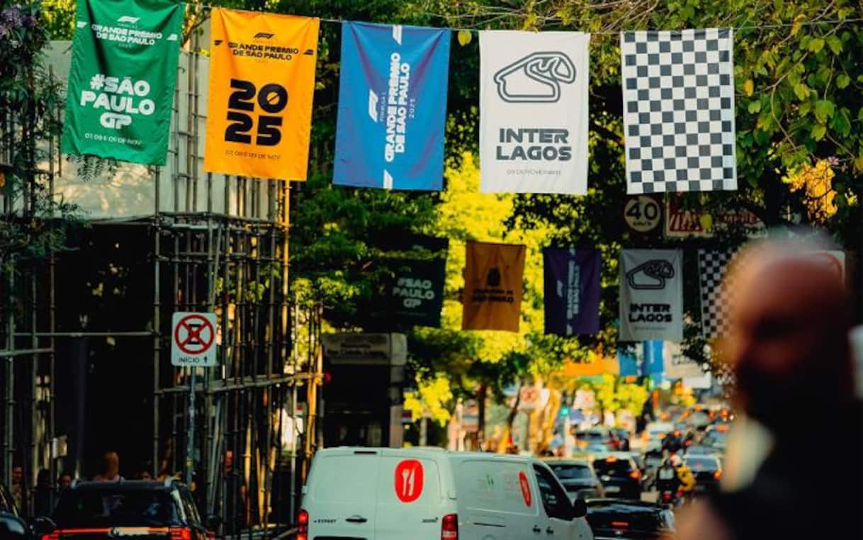 https://static.sky.it/editorialimages/221228dc0cb2681ce330373a9df0d3e71ba5936d/skysport/it/motori/formula-1/2025/11/06/formula-1-conferenza-gp-brasile-interlagos-live-streaming/f1_ferrari_twitter_gp_brasle_san_paolo.jpg?im=Resize,width=1218