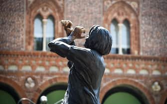 La scultura per Margherita Hack, inaugurata in occasione del centenario della nascita della scienziata in largo Richini, Milano, 13 giugno 2022. ANSA/MATTEO CORNER
