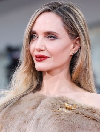 04-angelina-jolie-venezia-getty - 1