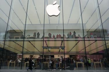 Customers are spending money at a flagship Apple store in Hangzhou, Zhejiang Province, China, on February 20, 2024. According to foreign media reports, the European Commission is expected to fine the US company Apple approximately 500 million euros for anti-competitive conduct in the music streaming service, in violation of EU antitrust rules. The EU is expected to announce the penalty in early March. (Photo by Costfoto/NurPhoto via Getty Images)