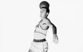 PHILADELPHIA - 1950:  Paul Arizin of the Philadelphia Warriors poses for an action portrait during the 1950 season in Philadelphia, Pennsylvania.  NOTE TO USER: User expressly acknowledges and agrees that, by downloading and/or using this Photograph, User is consenting to the terms and conditions of the Getty Images License Agreement  Mandatory Copyright Notice:  Copyright 1950 NBAE  (Photo by NBAE Photos/NBAE via Getty Images)