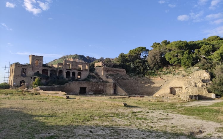 Il teatro della villa, esterno all'area di intervento dell'Orientale
ANSA/MINISTERO DELLA CULTURA/PARCO ARCHEOLOGICO DI POSILLIPO  EDITORIAL USE ONLY NO SALES