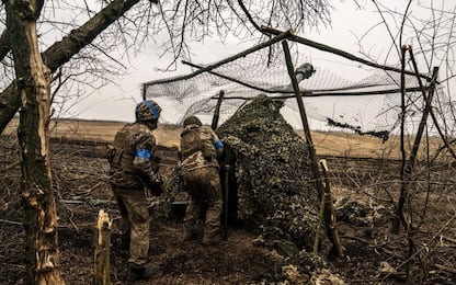 Kiev: "Colpiti depositi russi di munizioni vicino a Mariupol". LIVE