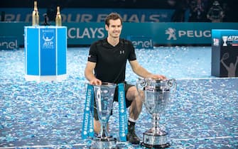 LONDON, UNITED KINGDOM - 2016/11/20: Andy Murray (SCO) wins the Championships against Novak Djokovic (SRB) and celebrates with the awards. (Photo by Alberto Pezzali/Pacific Press/LightRocket via Getty Images)