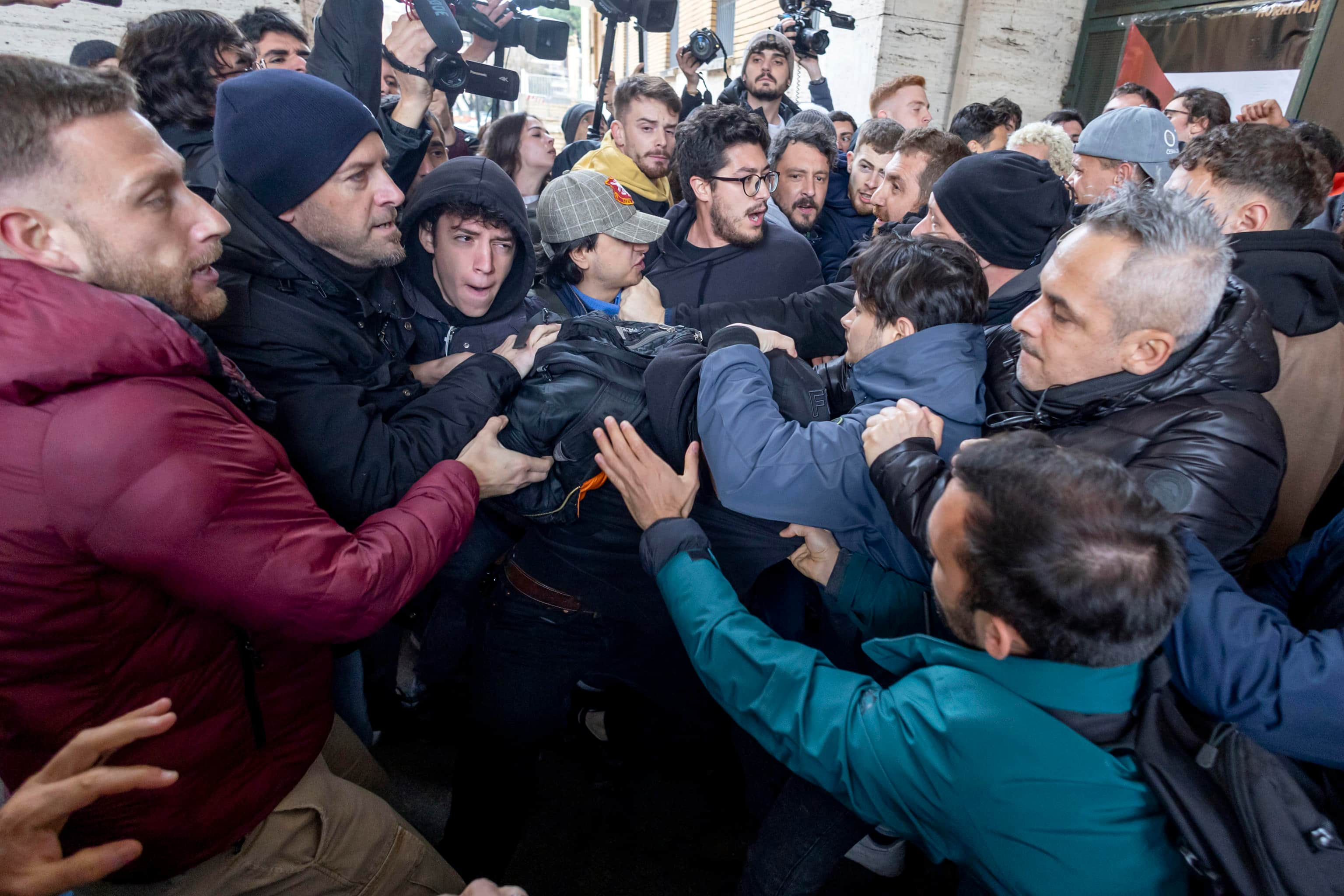 Alcuni momenti di tensione alla Sapienza 