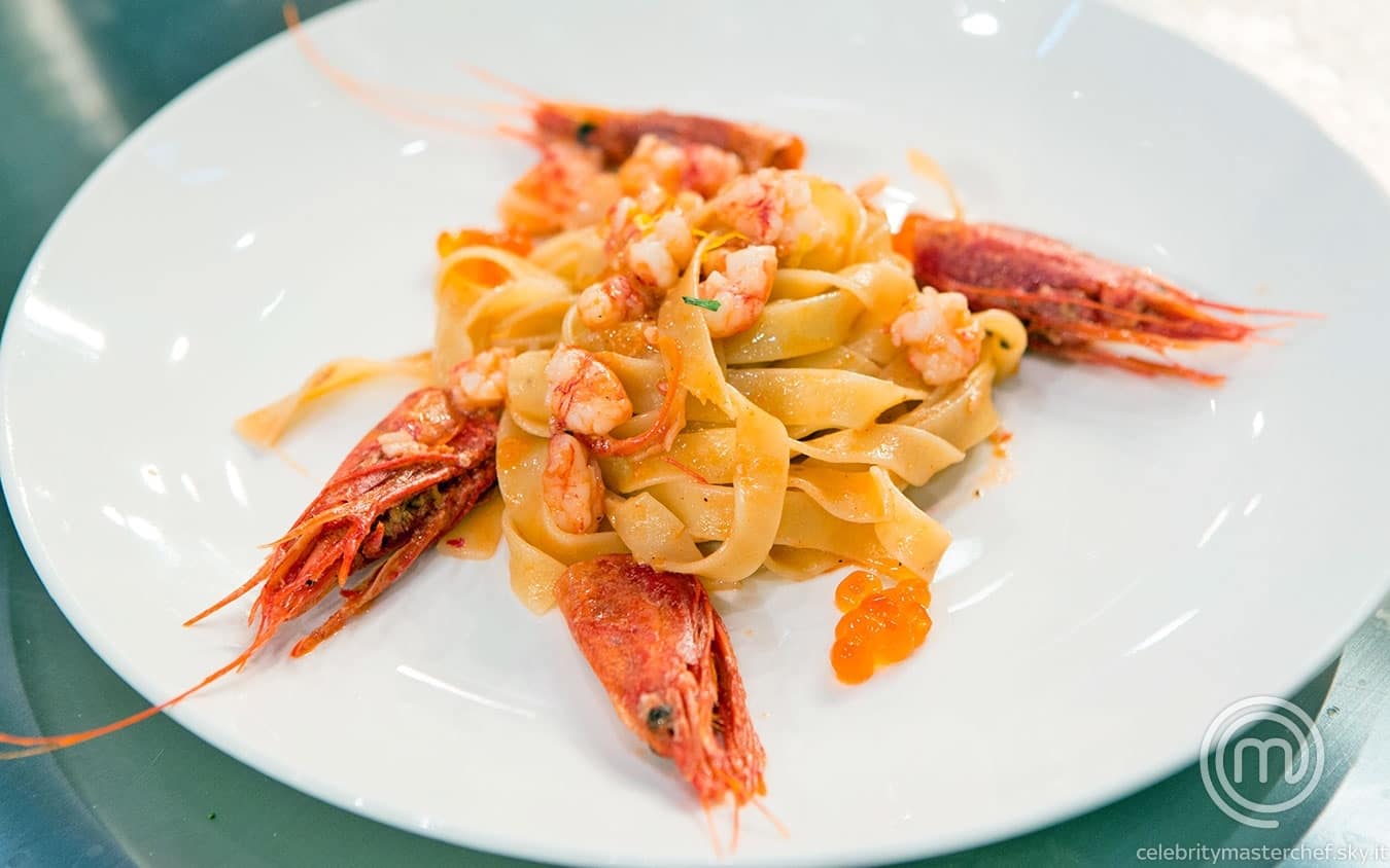 Tagliolini con gamberi e uova di salmone