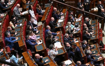L'applauso dei banchi del centrodestra dopo l'esito della votazione della risoluzione di maggioranza sullo scostamento di bilancio nell'aula della Camera, Roma, 27 aprile 2023. ANSA/ETTORE FERRARI

 