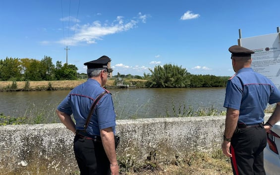 Pescatore muore folgorato a Volano, la canna da pesca aveva toccato fili alta tensione Pescatore muore folgorato a Volano, la canna da pesca aveva toccato fili alta tensione