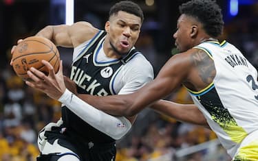 GIANNIS LE PROVA TUTTE MA SI FERMA A 36