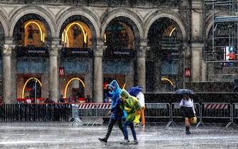 Pioggia forte in centro a Milano, 6 luglio 2023.ANSA/MOURAD BALTI TOUATI

