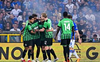 Sassuolo's Italian forward Domenico Berardi (center) celebrates with his team-mates after scoring a goal during the Italian Serie A soccer match Uc Sampdoria vs Us Sassuolo at Luigi Ferraris stadium in Genoa, Italy, 26 May 2023. ANSA/STRINGER