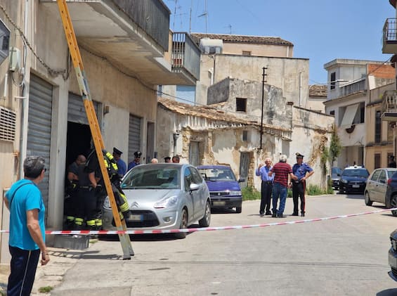 femminicidio suicidio a castelvetrano donna uccisa a coltellate