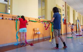 Decorazione dei corridoi del centro estivo di viale Romagna a Milano