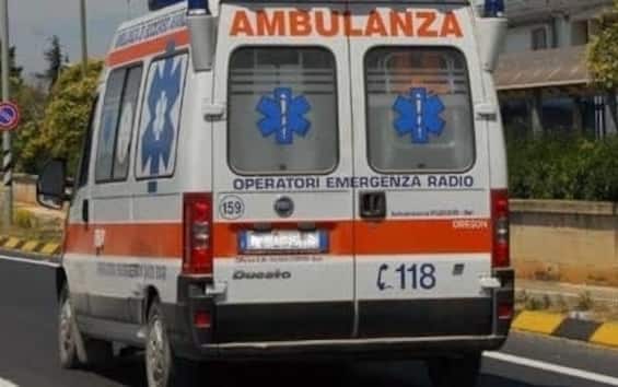 messina ventenne accoltellata e uccisa in strada killer in fuga