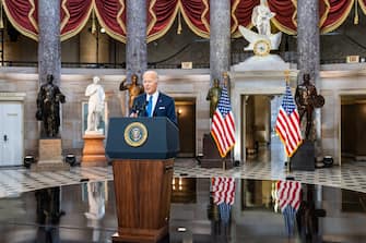 “Gli Stati Uniti e il resto del mondo sono impegnati in una battaglia tra democrazia e autoritarismo”. Così Joe Biden, nel discorso per il primo anniversario dell’assalto al Campidoglio degli Stati Uniti