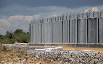 Il muro costruito dalla Grecia al confine con la Turchia