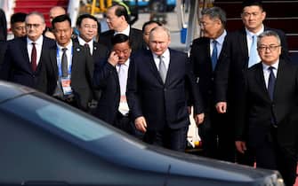 epa10922793 Russia's President Vladimir Putin (4-R) arrives at Beijing Capital International Airport to attend the Third Belt and Road Forum in Beijing, China, 17 October 2023.  EPA/Parker Song/POOL