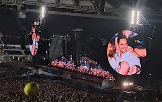 Roger Federer inquadrato tra il pubblico al concerto dei Coldplay allo stadio Olimpico di Roma, 12 luglio 2024.     ANSA / Claudia Fascia