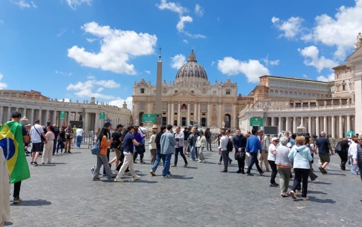 Piazza San Pietro dopo la seconda fumata nera