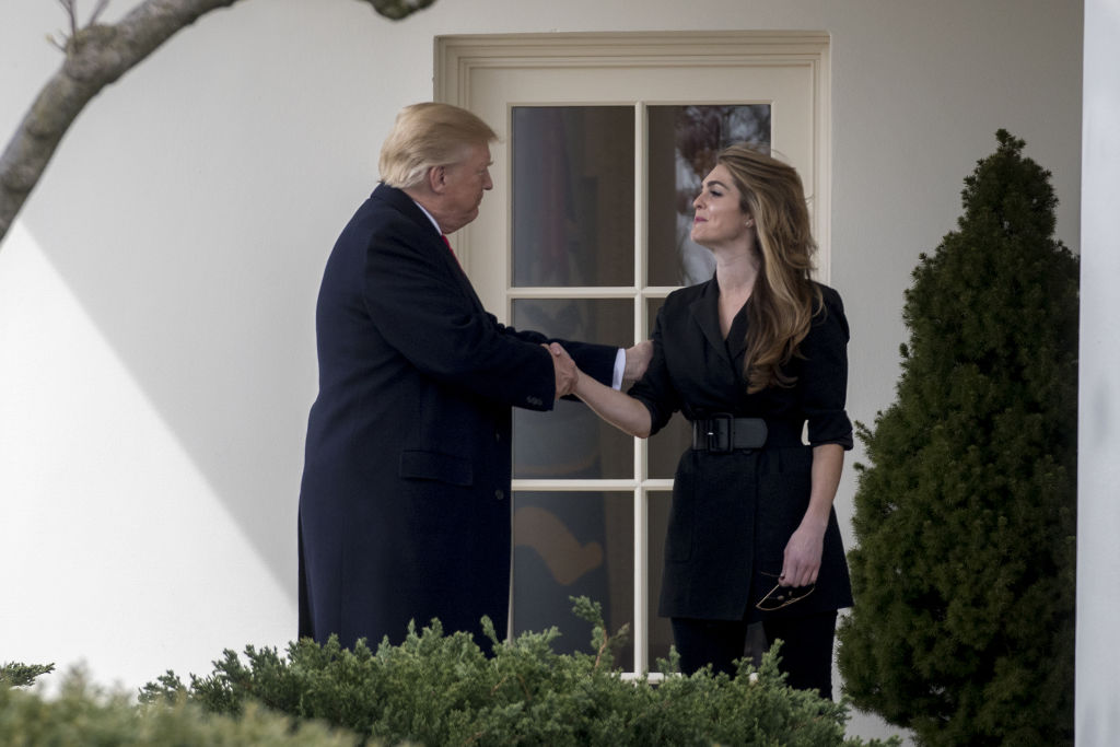 Hope Hicks, ex manager della campagna di Donald Trump nel 2016 e poi direttrice della comunicazione alla Casa Bianca, ha rivelato che il tycoon le chiese di mentire sul suo affaire con la porno star Stormy Daniels