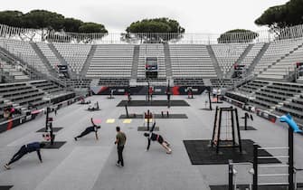 La palestra a cielo aperto gratuita allestita all'interno della Grand Stand Arena del Foro Italico, con 800 metri quadri di attrezzature nel rispetto delle misure anti-Covid, Roma, 12 dicembre 2020. ANSA/FABIO FRUSTACI