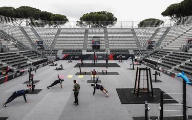 La palestra a cielo aperto gratuita allestita all'interno della Grand Stand Arena del Foro Italico, con 800 metri quadri di attrezzature nel rispetto delle misure anti-Covid, Roma, 12 dicembre 2020. ANSA/FABIO FRUSTACI