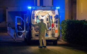 Un'ambulanza fuori da un ospedale