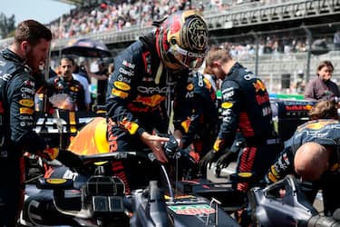 epa10948194 Dutch driver Max Verstappen of Red Bull Racing prepares to compete in the 2023 Formula 1 Grand Prix of Mexico City at the Hermanos Rodriguez racetrack, in Mexico City, Mexico, 29 October 2023.  EPA/JOSE MENDEZ