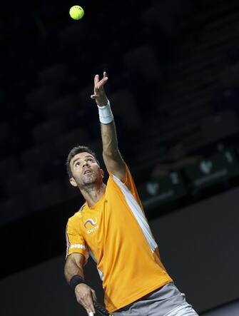 epa10986478 Netherlands player Jean-Julien Rojer during a training session, in Malaga, Spain, 20 November 2023. The 2023 Davis Cup Final 8 will be played in Malaga from 21 to 26 November.  EPA/Daniel PÃ©rez