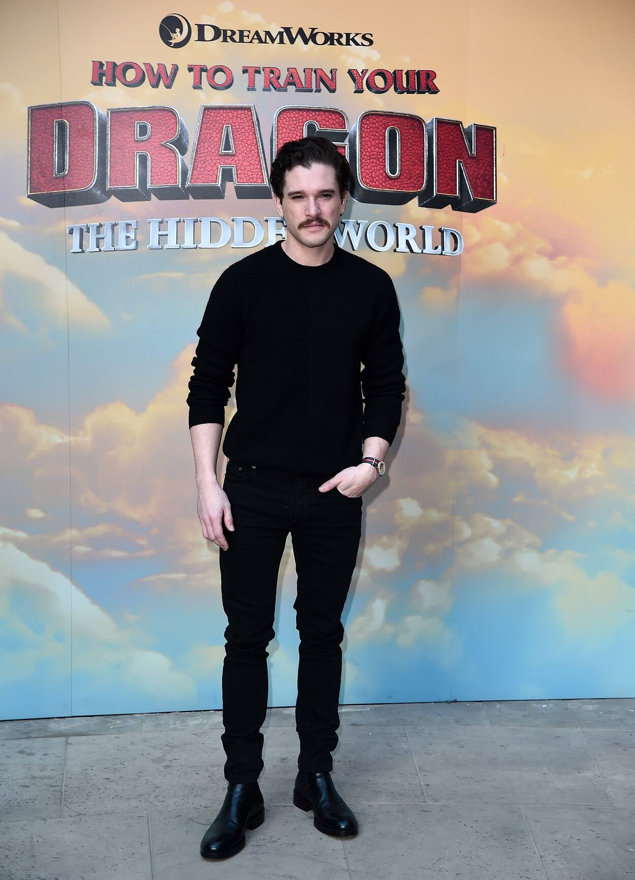 Game of Thrones Kit Harington il nuovo look alla presentazione di Dragon Trainer 3 Sky TG24