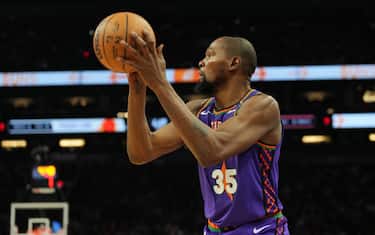 DURANT TIENE IN PIEDI PHOENIX