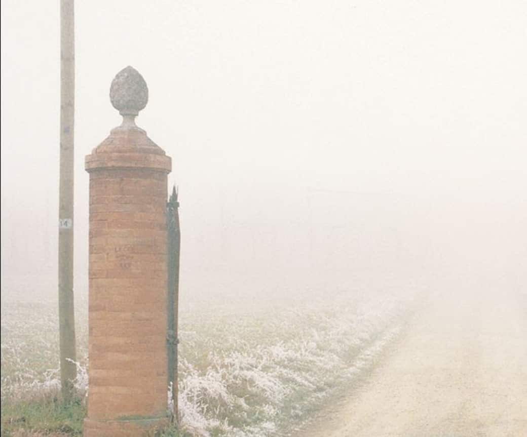 Un dettaglio della copertina di La potenza dello sguardo. La fotografia di Luigi Ghirri