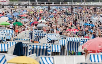 Full beaches in the holiday season