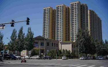 epa10805233 A view of Evergrande Mingdu housing complex in Beijing, China, 18 August 2023. Chinese property giant Evergrande has filed for bankruptcy protection in the US on 17 August, while the real estate crisis in China deepens. Evergrande defaulted on its debts in 2021, with total debts estimated to more than 300 billions US dollar (275.5 billions euro), it was the world's most heavily indebted property developer, which caused shockwaves through financial markets globally.  EPA/WU HAO