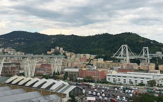 Foto Repertorio - Genova 16-08-2018: Nella foto il ponte Morandi con le imponenti gru da lavoro della ditta Vernazza. (Genova - 2018-08-16, Riccardo Arata) p.s. la foto e' utilizzabile nel rispetto del contesto in cui e' stata scattata, e senza intento diffamatorio del decoro delle persone rappresentate (Foto Repertorio - 2022-08-18, Riccardo Arata) p.s. la foto e' utilizzabile nel rispetto del contesto in cui e' stata scattata, e senza intento diffamatorio del decoro delle persone rappresentate