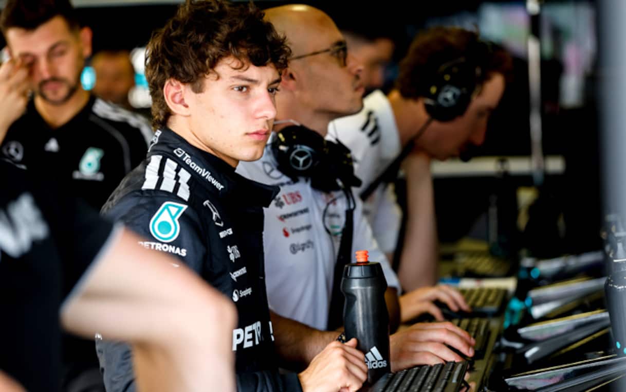 https://static.sky.it/editorialimages/241be0660ffba2c7ef68a6de1ad30ce15bf4d056/skysport/it/motori/formula-1/video/2025/09/20/f1-gp-baku-qualifiche-antonelli-capelli-commento-1037358/antonelli_ipa_ok_ok.jpg?im=Resize,width=1218